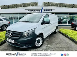 Weiß Gebraucht 2021 Mercedes Vito Van / Kleinbus | 29.990 € (Guter Preis)