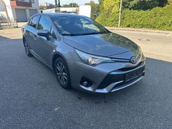 Grau Gebraucht 2016 Toyota Avensis Comfort Limousine | 13.950 € (Etwas zu teuer)