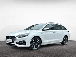 Weiss Gebraucht 2024 Hyundai i30 Trend Kombi | 25.980 € (Fairer Preis)