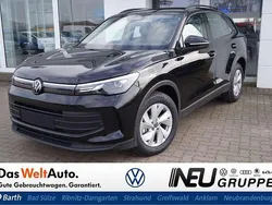 Grenadillschwarz metallic Neu 2025 VW Tiguan Basis SUV | 37.879 € (Superpreis)