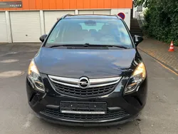 Schwarz Gebraucht 2016 Opel Zafira Tourer Van / Kleinbus | 8.900 € (Fairer Preis)