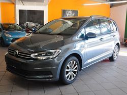 Grau Gebraucht 2020 VW Touran Highline Van / Kleinbus | 13.650 € (Superpreis)