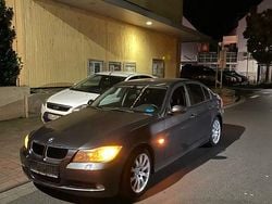 Grau Gebraucht 2007 BMW 320 Limousine | 2.600 € (Superpreis)