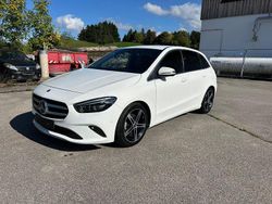 Weiß Gebraucht 2023 Mercedes B180 Van / Kleinbus | 14.990 €