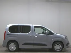 Grau Gebraucht 2020 Opel Combo Life Edition Van / Kleinbus | 10.380 € (Fairer Preis)