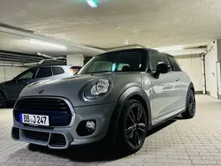 Grau Gebraucht 2018 Mini Cooper Kleinwagen | 14.599 € (Fairer Preis)