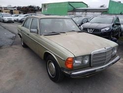 Grün Gebraucht 1982 Mercedes 230 Limousine | 5.999 €
