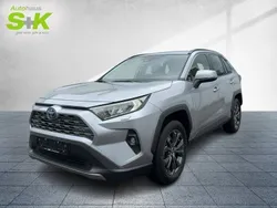 Lichtsilber metallic Gebraucht 2024 Toyota RAV4 Hybrid Team SUV | 38.970 € (Guter Preis)