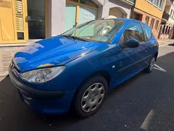 Blau Gebraucht 2004 Peugeot 206 Kleinwagen | 1.000 €