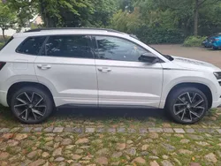 Weiß Gebraucht 2021 Skoda Karoq SportLine SUV | 22.999 € (Fairer Preis)