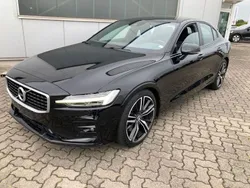 Black solid "stone" / solid Gebraucht 2019 Volvo S60 R-Design Limousine | 29.900 € (Fairer Preis)