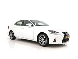 Weiß Gebraucht 2017 Lexus IS300h Business Edition Limousine | 16.445 €