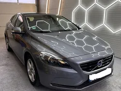 Grau Gebraucht 2016 Volvo V40 Kombi | 11.799 € (Guter Preis)