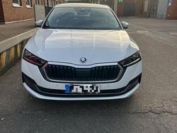 Weiß Gebraucht 2024 Skoda Octavia Limousine | 24.500 €