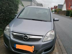 Grau Gebraucht 2009 Opel Zafira Innovation Van / Kleinbus | 2.400 € (Guter Preis)
