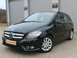 Schwarz Gebraucht 2013 Mercedes 200 Limousine | 12.250 € (Fairer Preis)