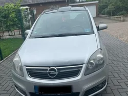 Grau Gebraucht 2005 Opel Zafira Van / Kleinbus | 3.300 €