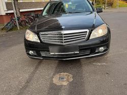 Schwarz Gebraucht 2025 Mercedes 200 Kombi | 2.600 €