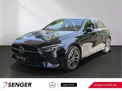 Lack kosmosschwarz Gebraucht 2024 Mercedes A200 Limousine | 30.670 € (Fairer Preis)