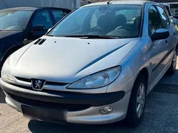 Silber Gebraucht 1999 Peugeot 206 Kleinwagen | 550 €