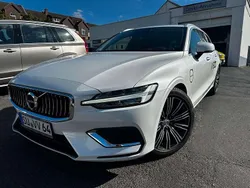 Crystal white pearl Gebraucht 2020 Volvo V60 Inscription Kombi | 30.990 € (Fairer Preis)
