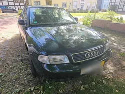 Grün Gebraucht 1995 Audi A4 Limousine | 1.899 €
