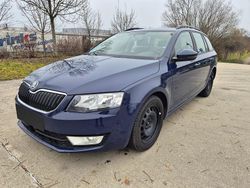 Blau Gebraucht 2017 Skoda Octavia Ambition Kombi | 8.350 € (Superpreis)