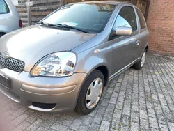 Beige Gebraucht 2004 Toyota Yaris Kleinwagen | 2.950 €