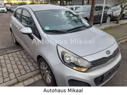 Silber Gebraucht 2011 Kia Rio Edition 7 Limousine | 3.999 € (Fairer Preis)