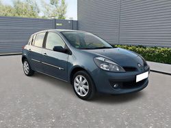Grau Gebraucht 2006 Renault Clio II Limousine | 2.970 € (Fairer Preis)