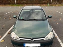 Grün Gebraucht 2002 Opel Corsa Kleinwagen | 1.350 € (Fairer Preis)