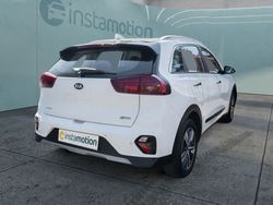 Weiß Gebraucht 2020 Kia Niro Vision SUV | 19.419 € (Etwas zu teuer)