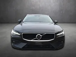 Diverse metallic Gebraucht 2020 Volvo V60 Momentum Kombi | 32.490 € (Etwas zu teuer)
