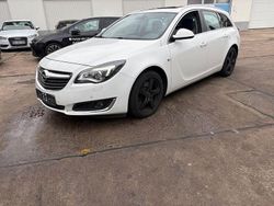 Weiß Gebraucht 2015 Opel Insignia Sport Kombi | 9.800 € (Fairer Preis)