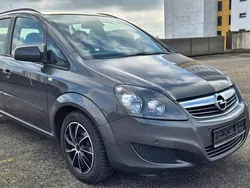 Grau Gebraucht 2012 Opel Zafira Van / Kleinbus | 3.450 € (Fairer Preis)