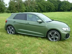 Grün Gebraucht 2024 Audi A1 Sportback S-Line Kleinwagen | 22.999 € (Fairer Preis)