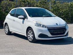 Weiß Gebraucht 2015 Peugeot 208 Active Kleinwagen | 4.900 € (Fairer Preis)