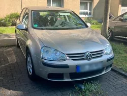 Gold Gebraucht 2005 VW Golf V Kleinwagen | 3.750 € (Etwas zu teuer)