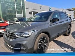 Grau Gebraucht 2021 VW Tiguan Active SUV | 39.998 €