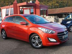 Rot Gebraucht 2016 Hyundai i30 Premium Kombi | 9.900 € (Fairer Preis)