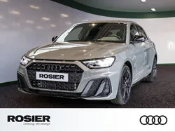 Grün / distriktgruen Neu 2025 Audi A1 Sportback S-Line Kleinwagen | 31.950 € (Etwas zu teuer)