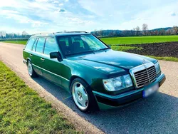 Grün Gebraucht 1993 Mercedes E220 Kombi | 8.400 €