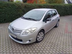 Silber Gebraucht 2010 Toyota Auris Limousine | 4.444 € (Guter Preis)