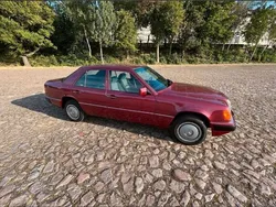 Rot Gebraucht 1993 Mercedes E200 Limousine | 13.880 €