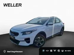 Carraraweiss (weiß) Gebraucht 2022 Kia XCeed Vision SUV | 19.650 €