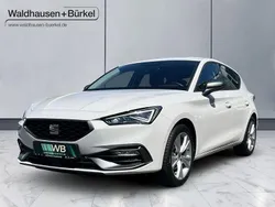 Weiß Gebraucht 2023 Seat Leon FR Limousine | 23.490 € (Fairer Preis)
