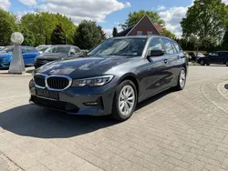 Grau Gebraucht 2022 BMW 320 Kombi | 25.950 € (Guter Preis)
