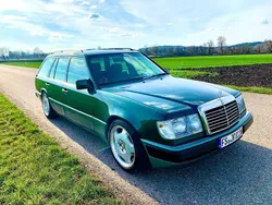 Grün Gebraucht 1993 Mercedes E220 Kombi | 8.400 €