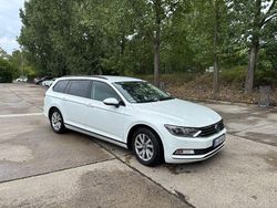 Weiß Gebraucht 2019 VW Passat Comfortline Kombi | 11.699 € (Superpreis)