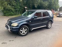 Blau Gebraucht 2000 Mercedes ML320 SUV | 3.500 € (Guter Preis)